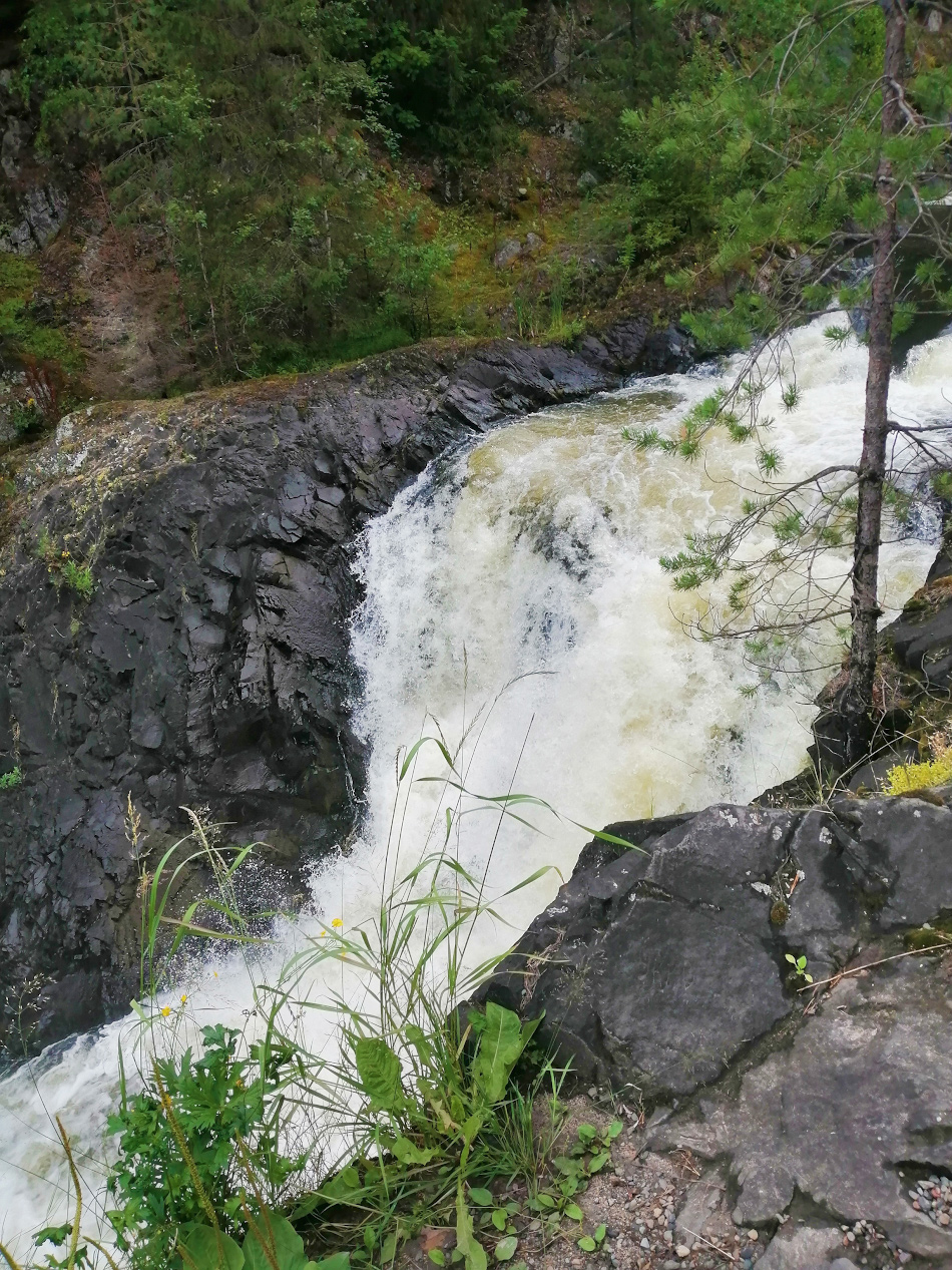 Третья и четвёртая ступени водопада